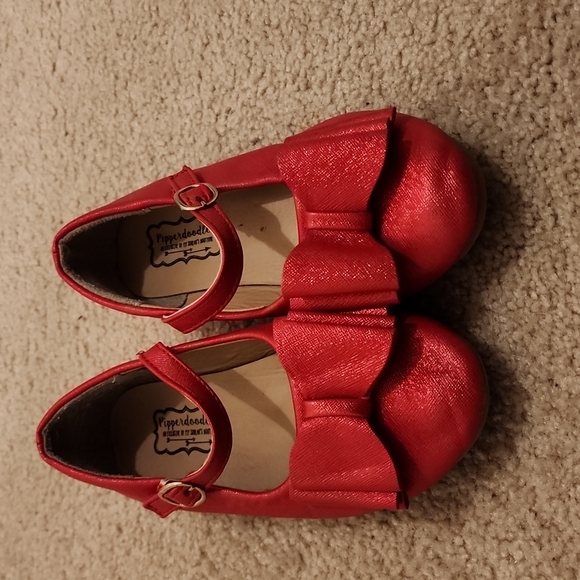Pipperdoodles Shoes Pipperdoodles Red Shimmer Bow Shoe Size 34 Us 2